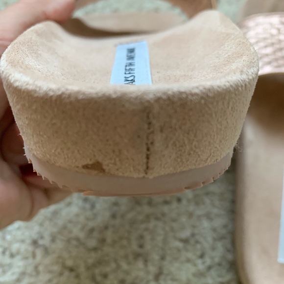 NWOT Women’s Saks Fifth Ave rose gold slides size 6.5 - Picture 6 of 6